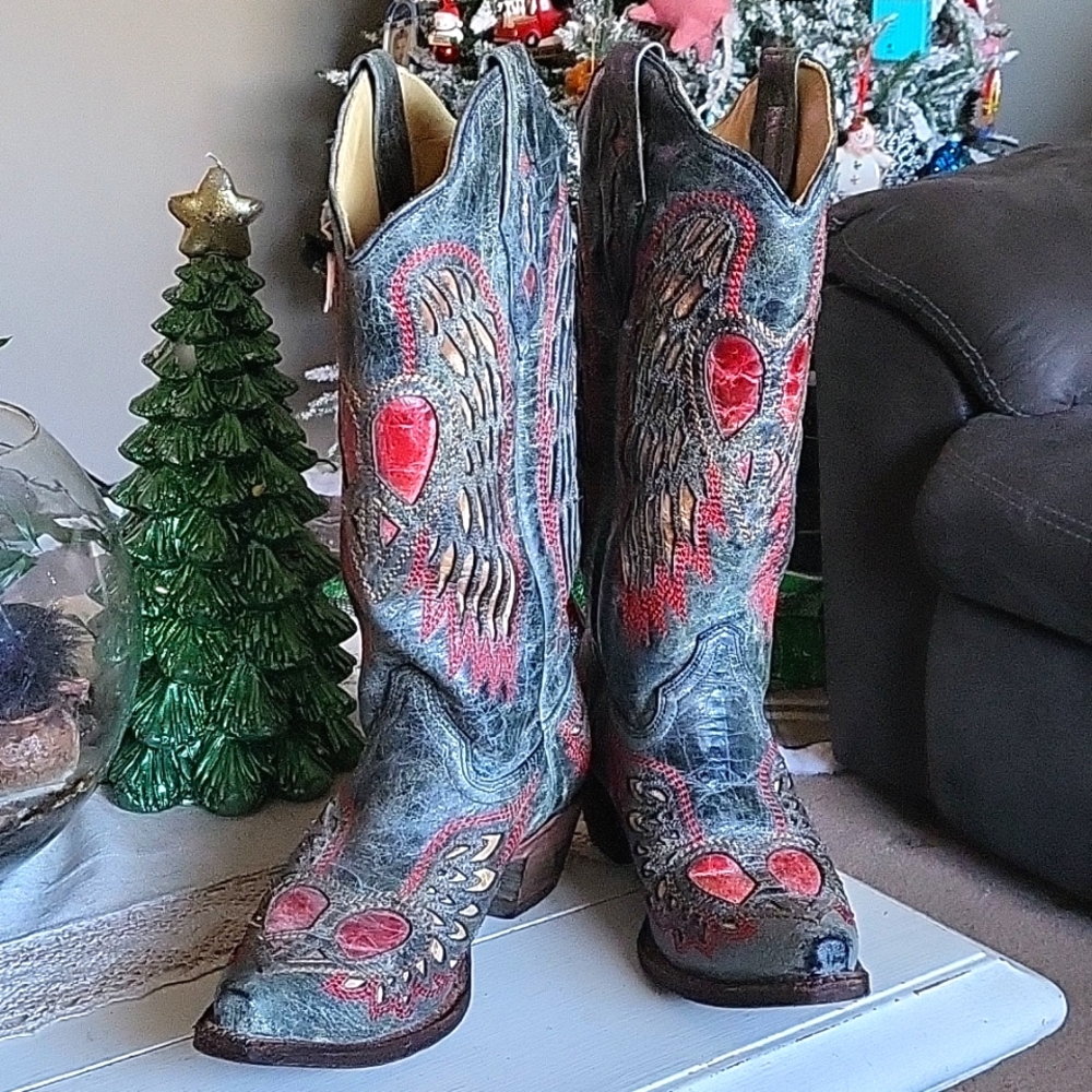 Women's Corral winged heart cowboy boots